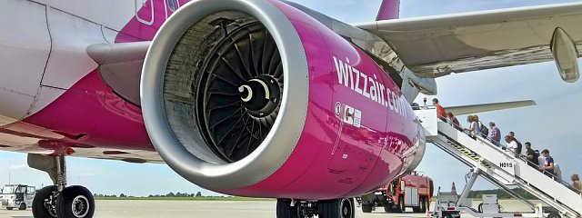 Wizzair roste, stejně tak cena jeho akcií. Kam se aktuálně dostanete z Prahy s touto společností.